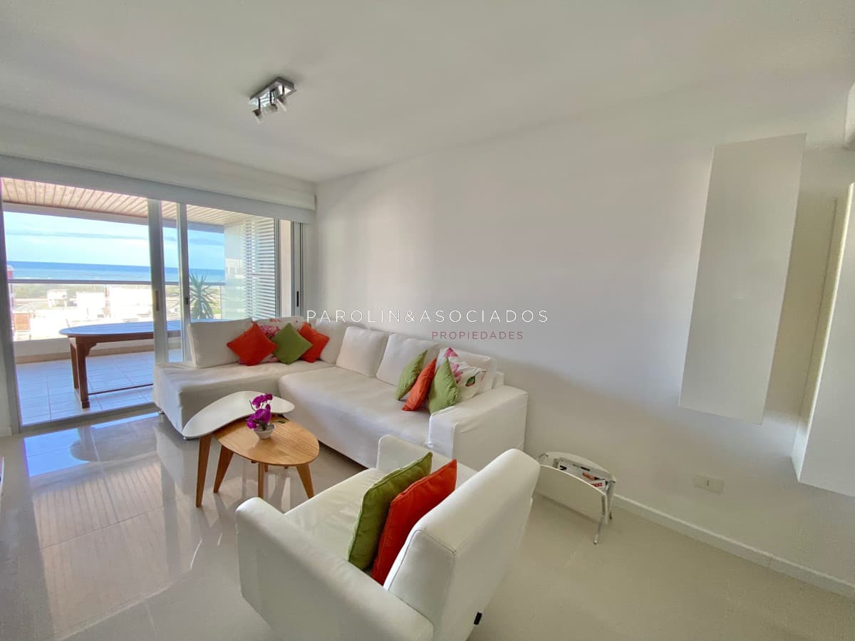 Apartamento en venta de 2 dormitorios en Icon Brava, Punta del Este.