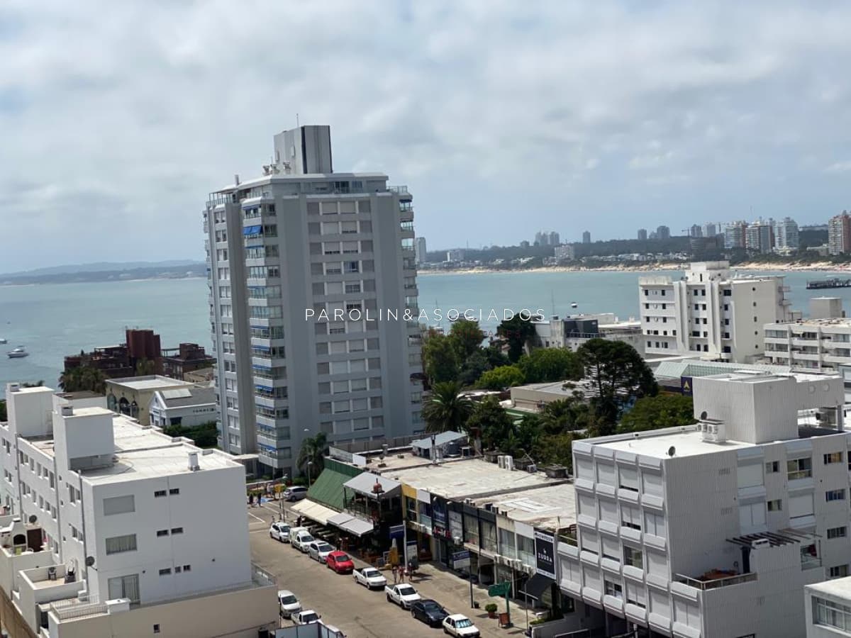 Apartamento en venta de 2 dormitorios en Peninsula, Punta del Este.