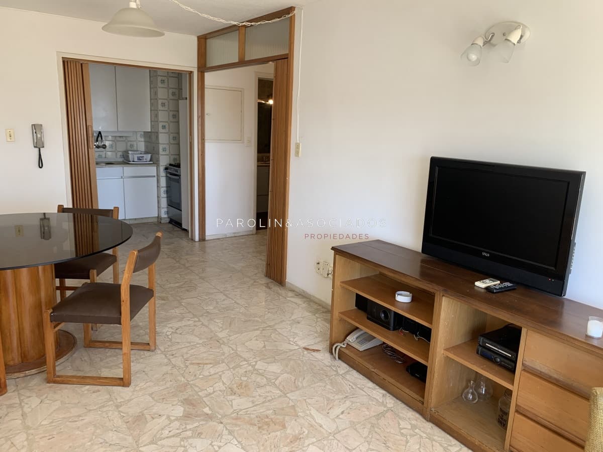 Apartamento en venta con vista al puerto de Punta del Este.
