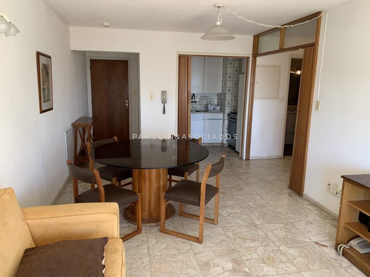 Apartamento en venta con vista al puerto de Punta del Este.