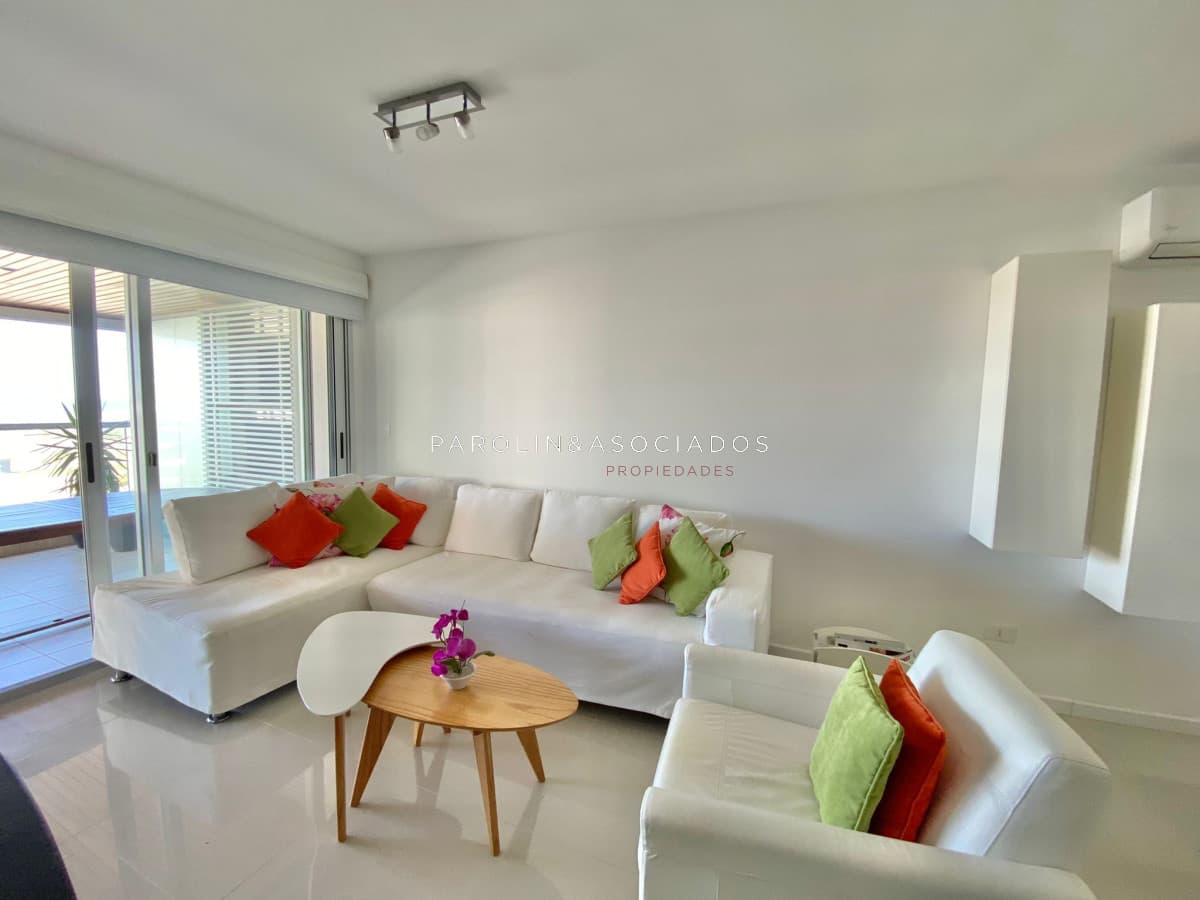 Apartamento en venta de 2 dormitorios en Icon Brava, Punta del Este.