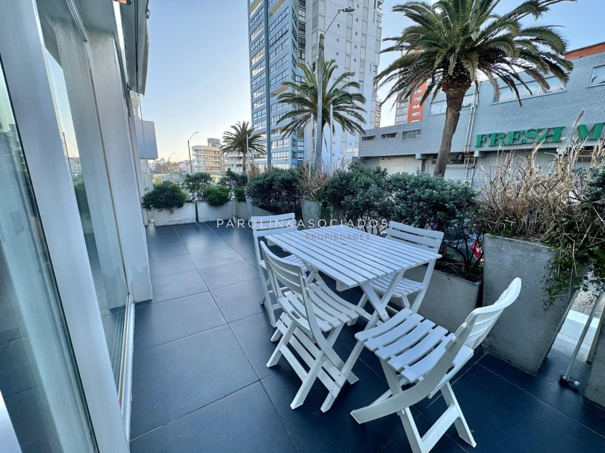 VENTA DE APARTAMENTO DE 1 DORMITORIO Y MEDIO EN EDIFICIO BONAIRE III PUNTA DEL ESTE