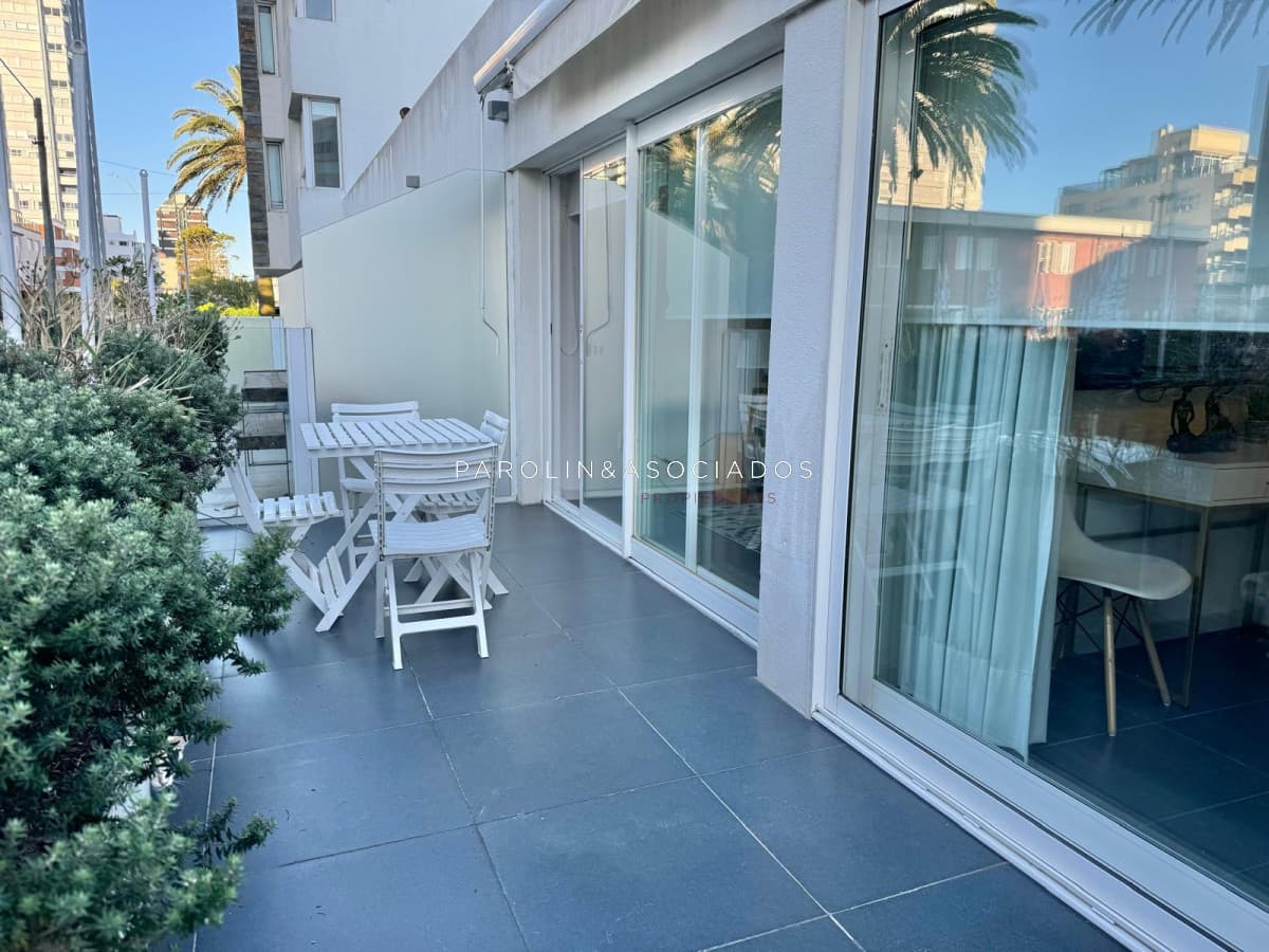 VENTA DE APARTAMENTO DE 1 DORMITORIO Y MEDIO EN EDIFICIO BONAIRE III PUNTA DEL ESTE