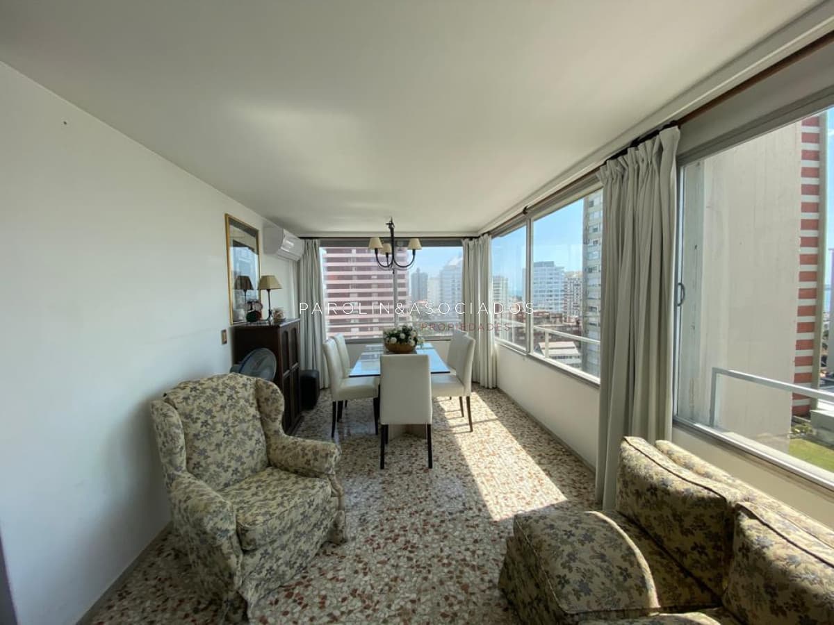 Apartamento en venta de 2 dormitorios en Peninsula, Punta del Este.