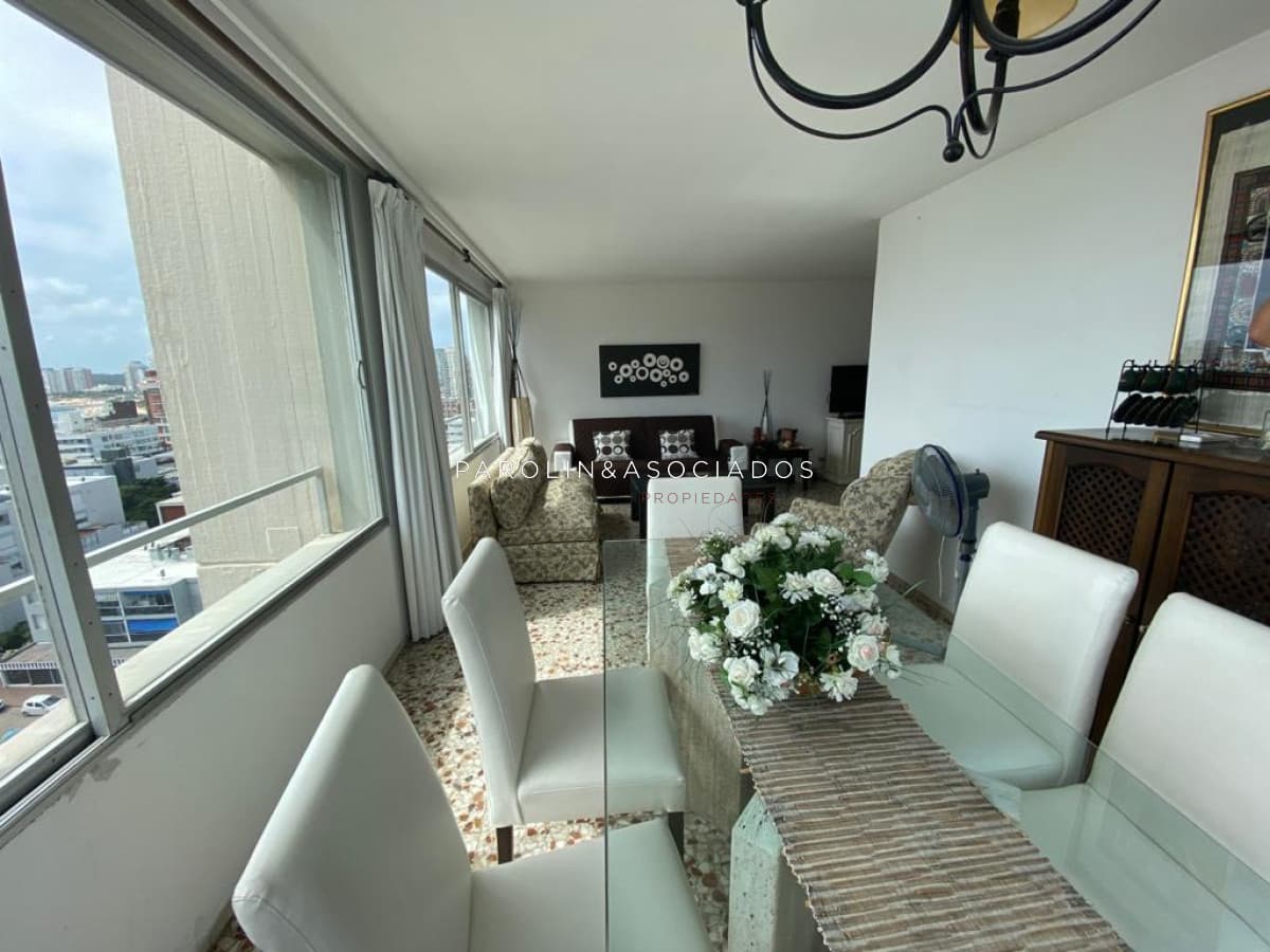 Apartamento en venta de 2 dormitorios en Peninsula, Punta del Este.