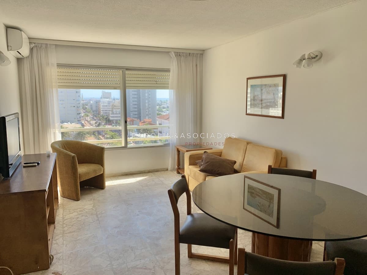 Apartamento en venta con vista al puerto de Punta del Este.