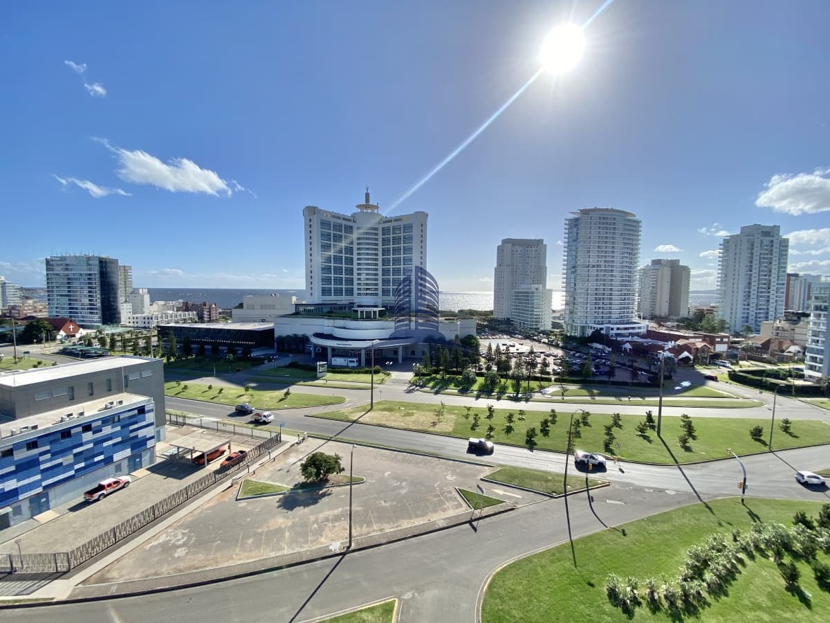 VENTA DE APARTAMENTO DE 2 DORMITORIOS Y MEDIO EN MANSA PUNTA DEL ESTE