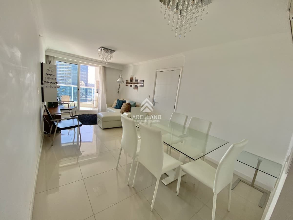 Apartamento ID.2830 - VENTA DE APARTAMENTO DE 2 DORMITORIOS EN SUITE EN EDIFICIO CASINO TOWER PUNTA DEL ESTE
