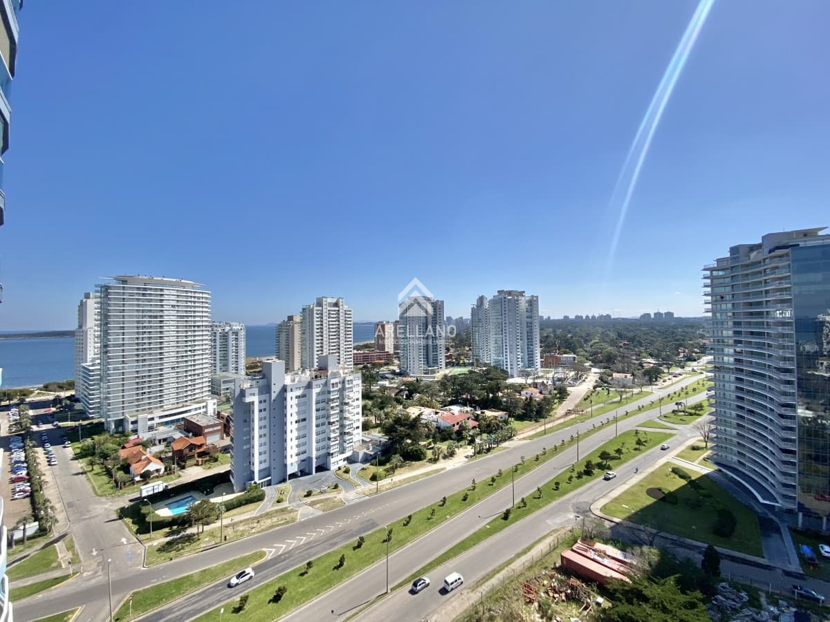 Apartamento ID.2830 - VENTA DE APARTAMENTO DE 2 DORMITORIOS EN SUITE EN EDIFICIO CASINO TOWER PUNTA DEL ESTE
