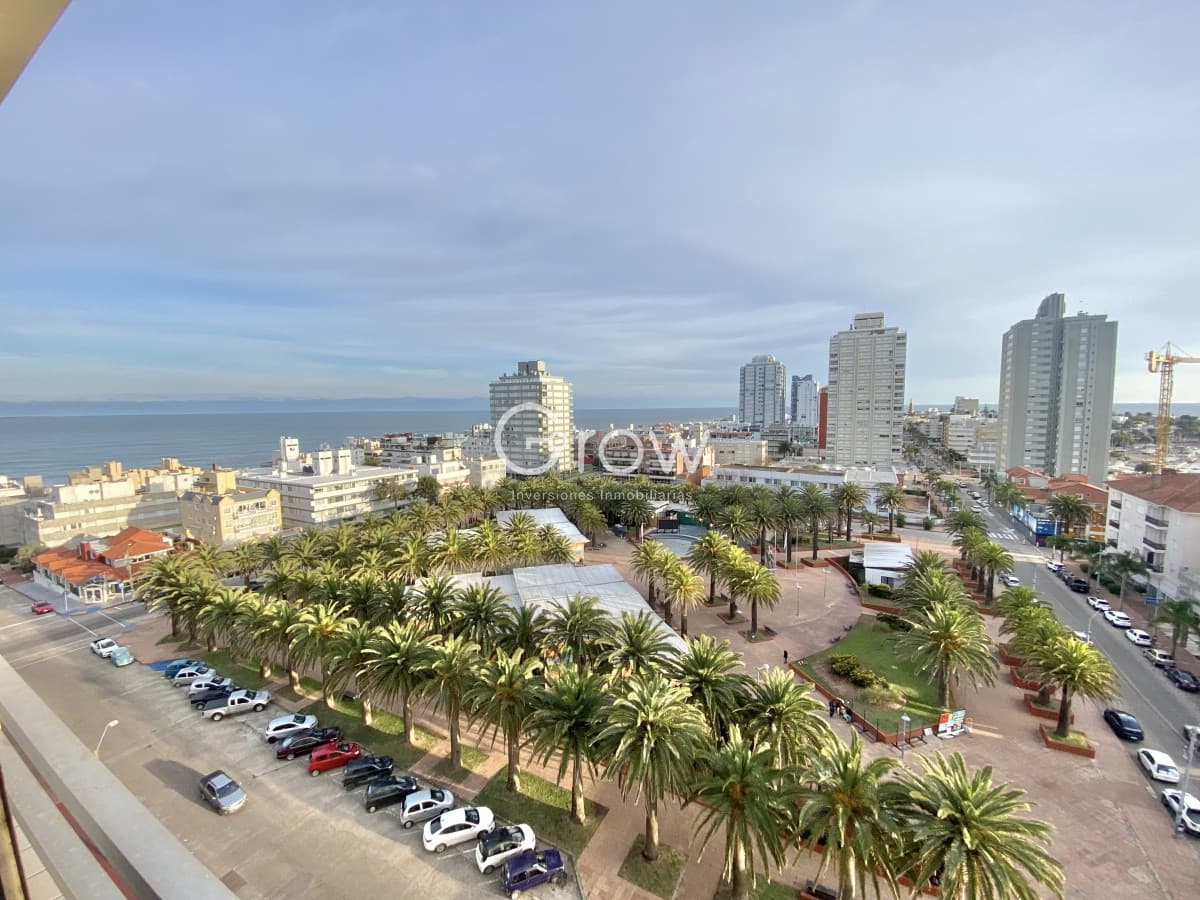VENTA DE APARTAMENTO DE 1 DORMITORIO EN EDIFICIO LIBERTADOR PUNTA DEL ESTE