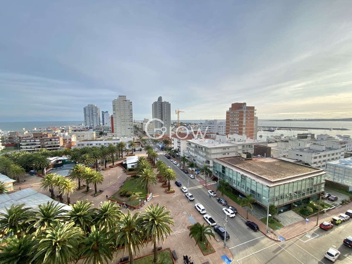 VENTA DE APARTAMENTO DE 1 DORMITORIO EN EDIFICIO LIBERTADOR PUNTA DEL ESTE