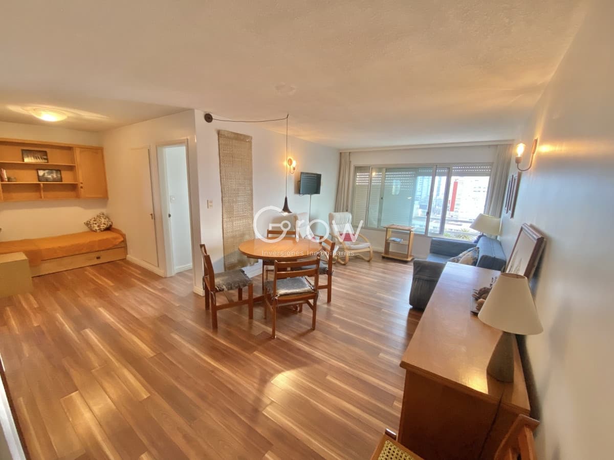 VENTA DE APARTAMENTO DE 1 DORMITORIO EN EDIFICIO LIBERTADOR PUNTA DEL ESTE