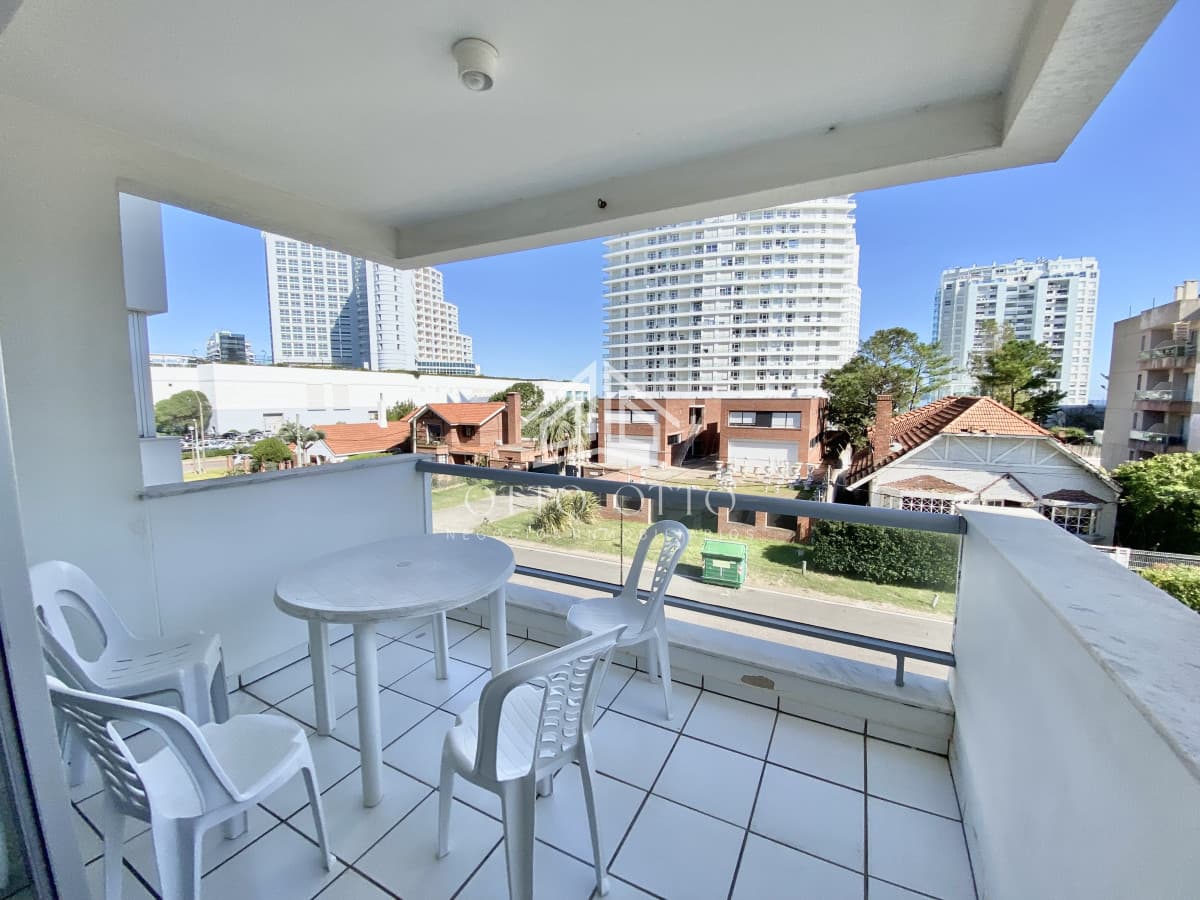 APARTAMENTO EN VENTA DE 2 DORMITORIOS - PLAYA MANSA