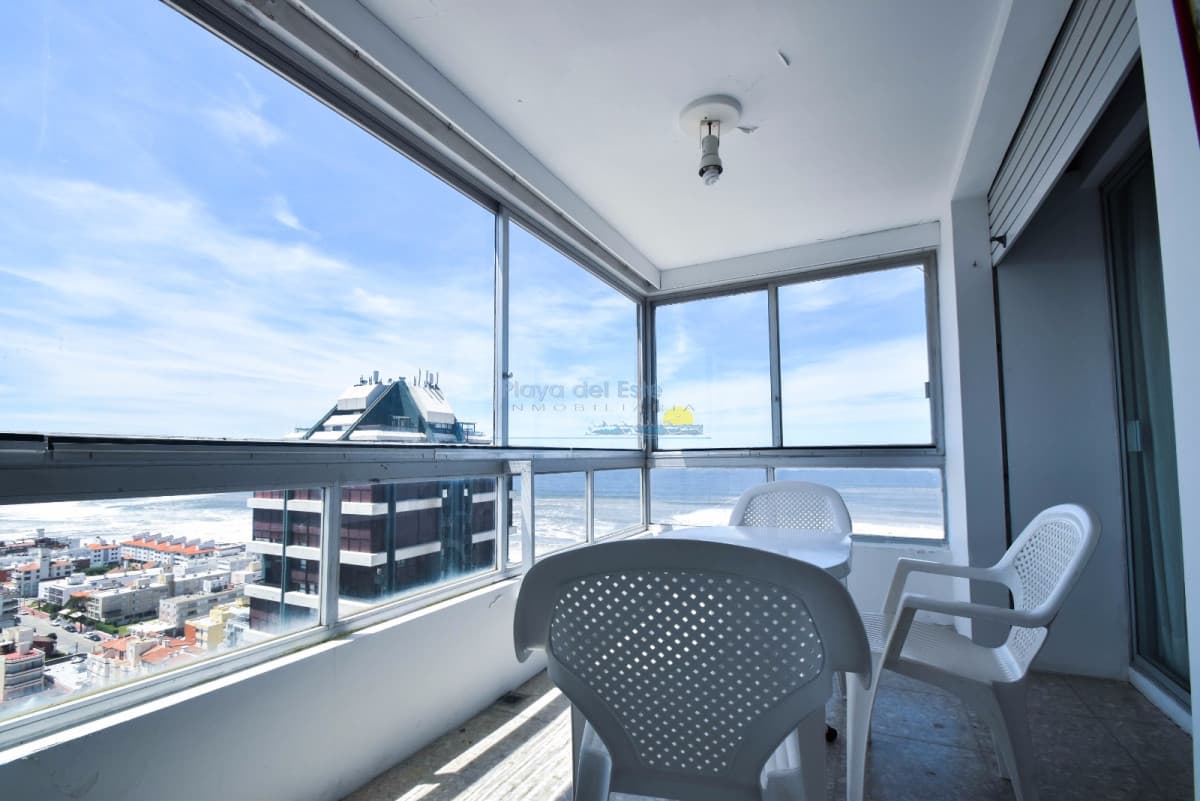 Piso alto con hermosa vista  - Inmobiliaria Playa del Este