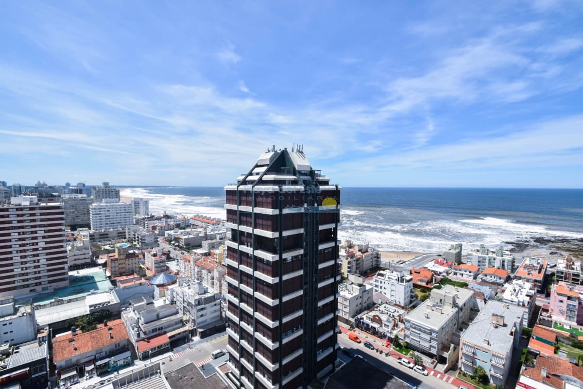 Piso alto con hermosa vista  - Inmobiliaria Playa del Este