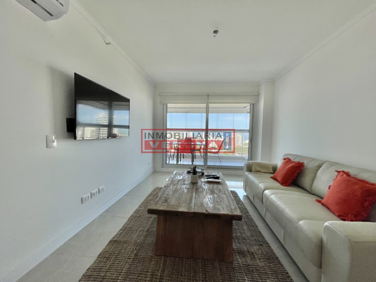 ALQUILER TEMPORARIO DE APARTAMENTO DE 2 DORMITORIOS EN MIAMI BOULEVARD II - Inmobiliaria Verona Punta