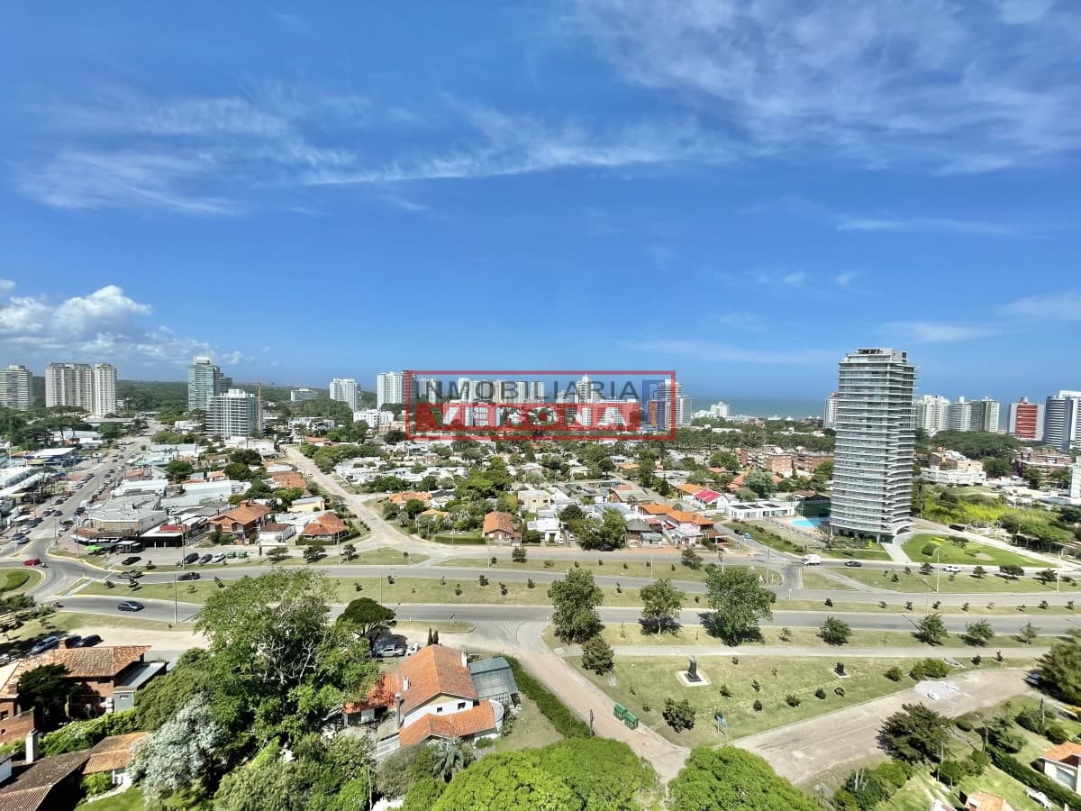 ALQUILER TEMPORARIO DE APARTAMENTO DE 2 DORMITORIOS EN MIAMI BOULEVARD II - Inmobiliaria Verona Punta