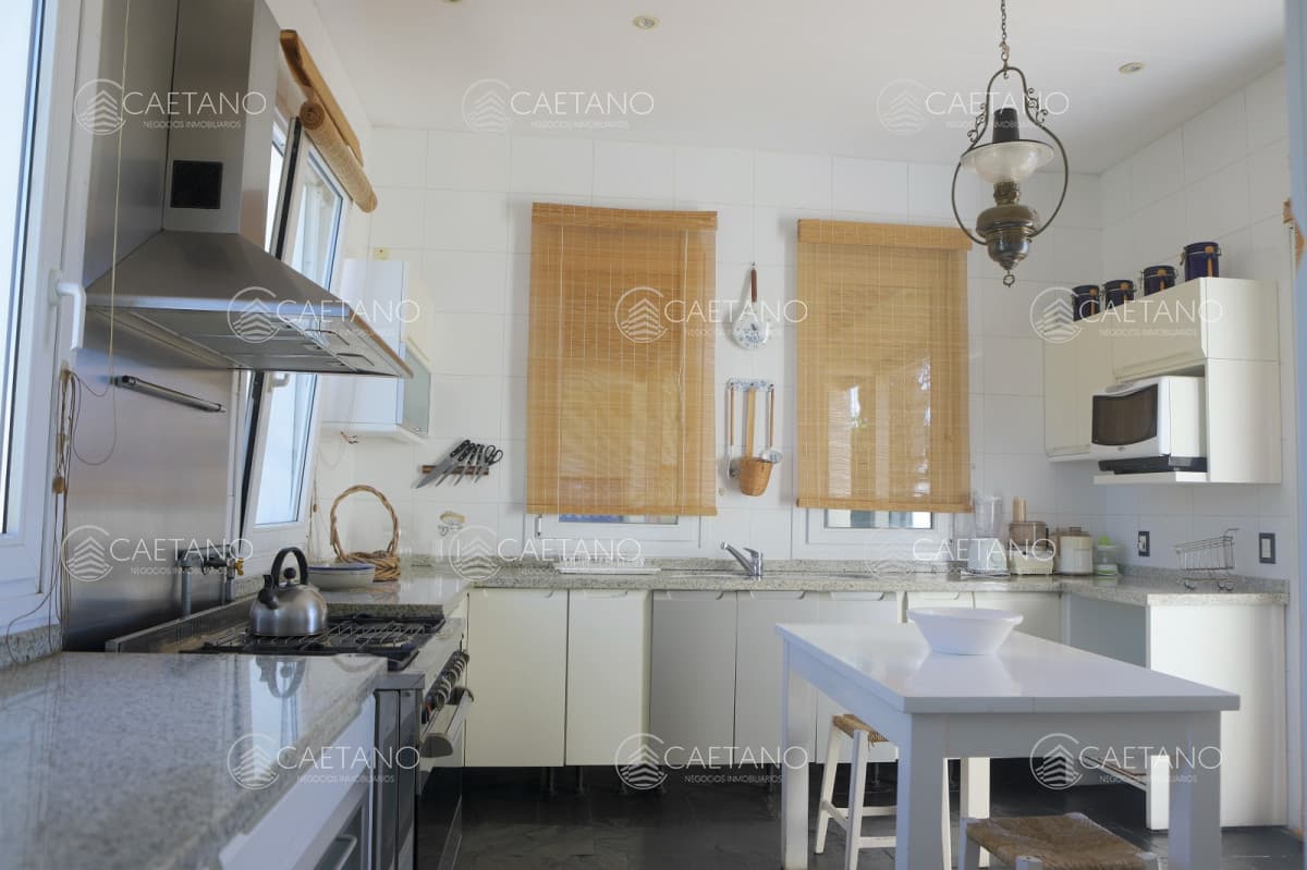 Casa en Manantiales, Punta Piedras
