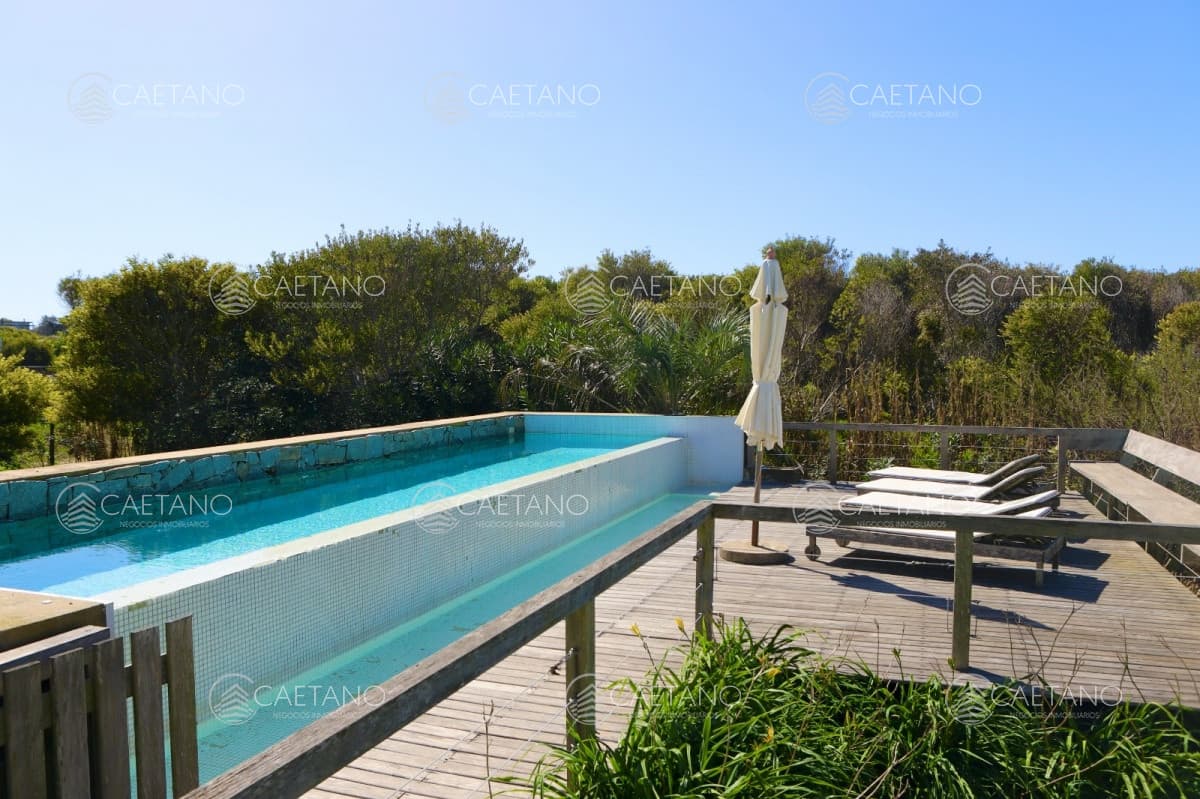 Venta y alquiler de exclusiva propiedad en Punta Piedras