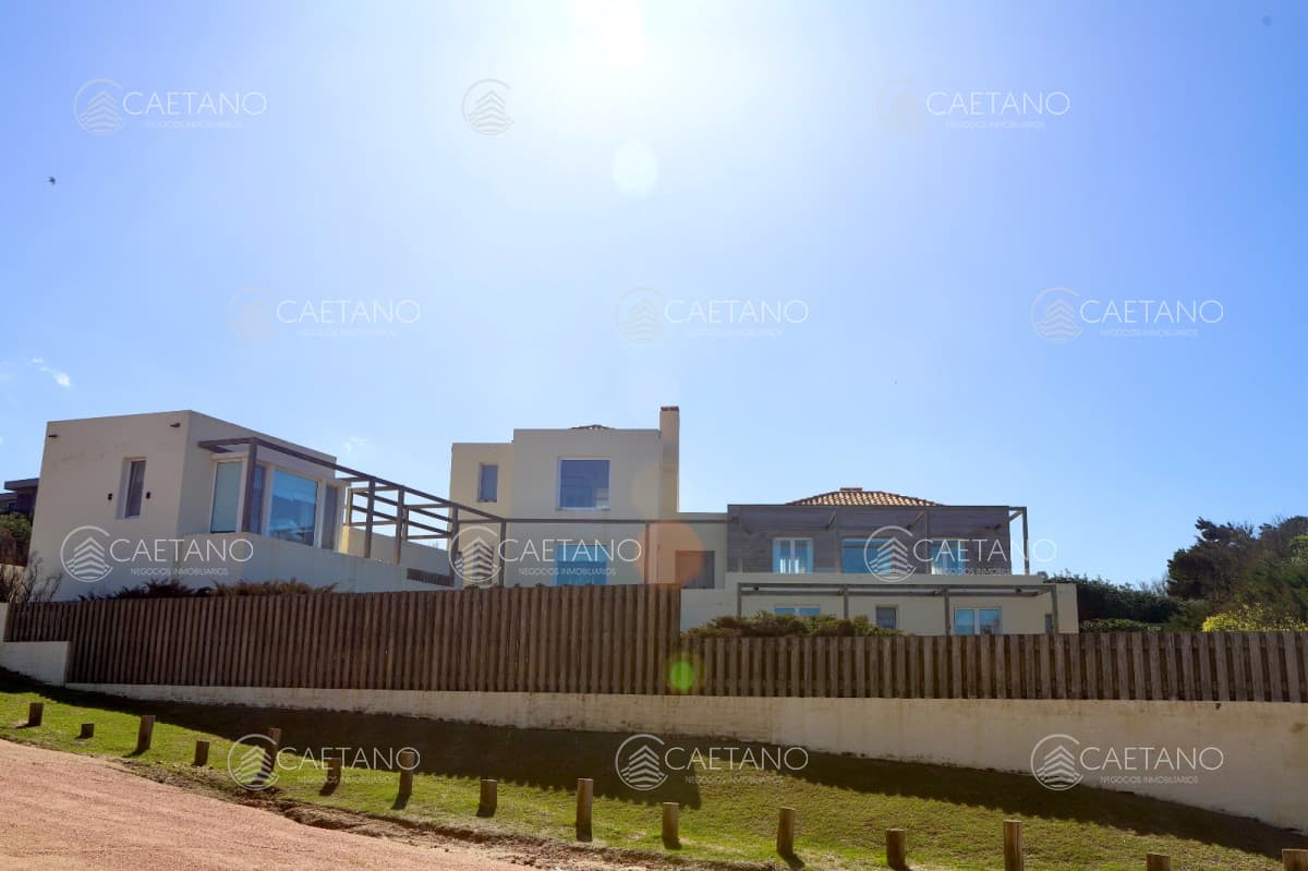 Casa en Manantiales, Punta Piedras