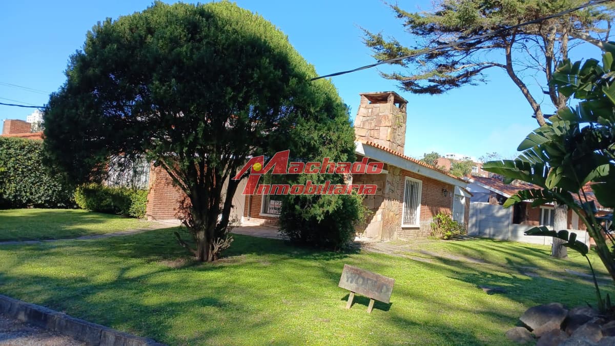 Casa en venta de dos dormitorios en Punta del Este.