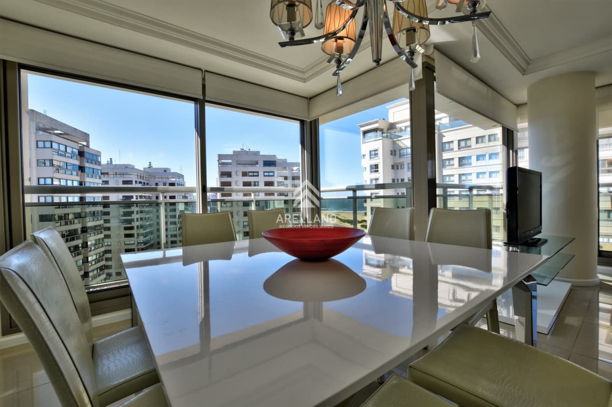 Apartamento ID.5125 - Venta Apartamento, 2 dormitorios. Playa brava, Punta del Este.