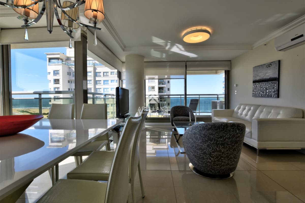 Apartamento ID.5125 - Venta Apartamento, 2 dormitorios. Playa brava, Punta del Este.