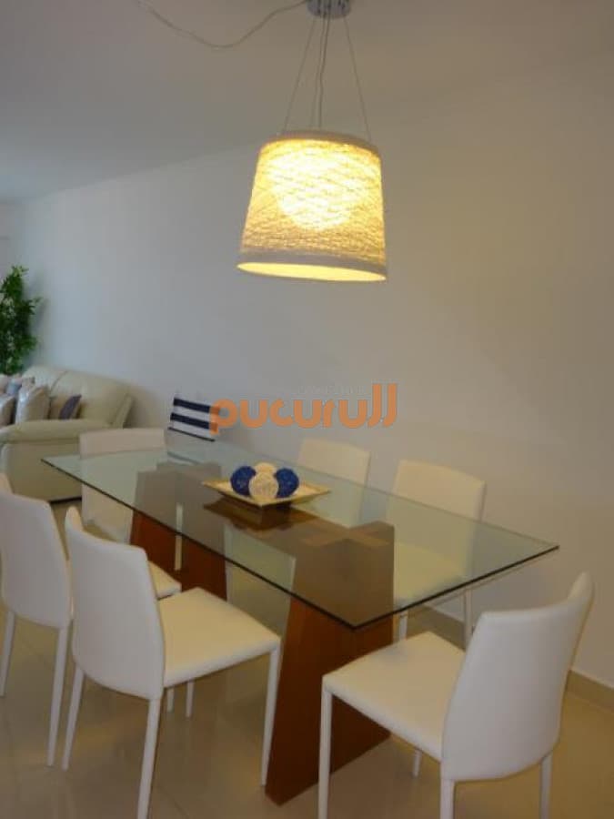 Alquiler Temporario de Apartamento de 2 dormitorio en Playa Mansa, Punta del Este.