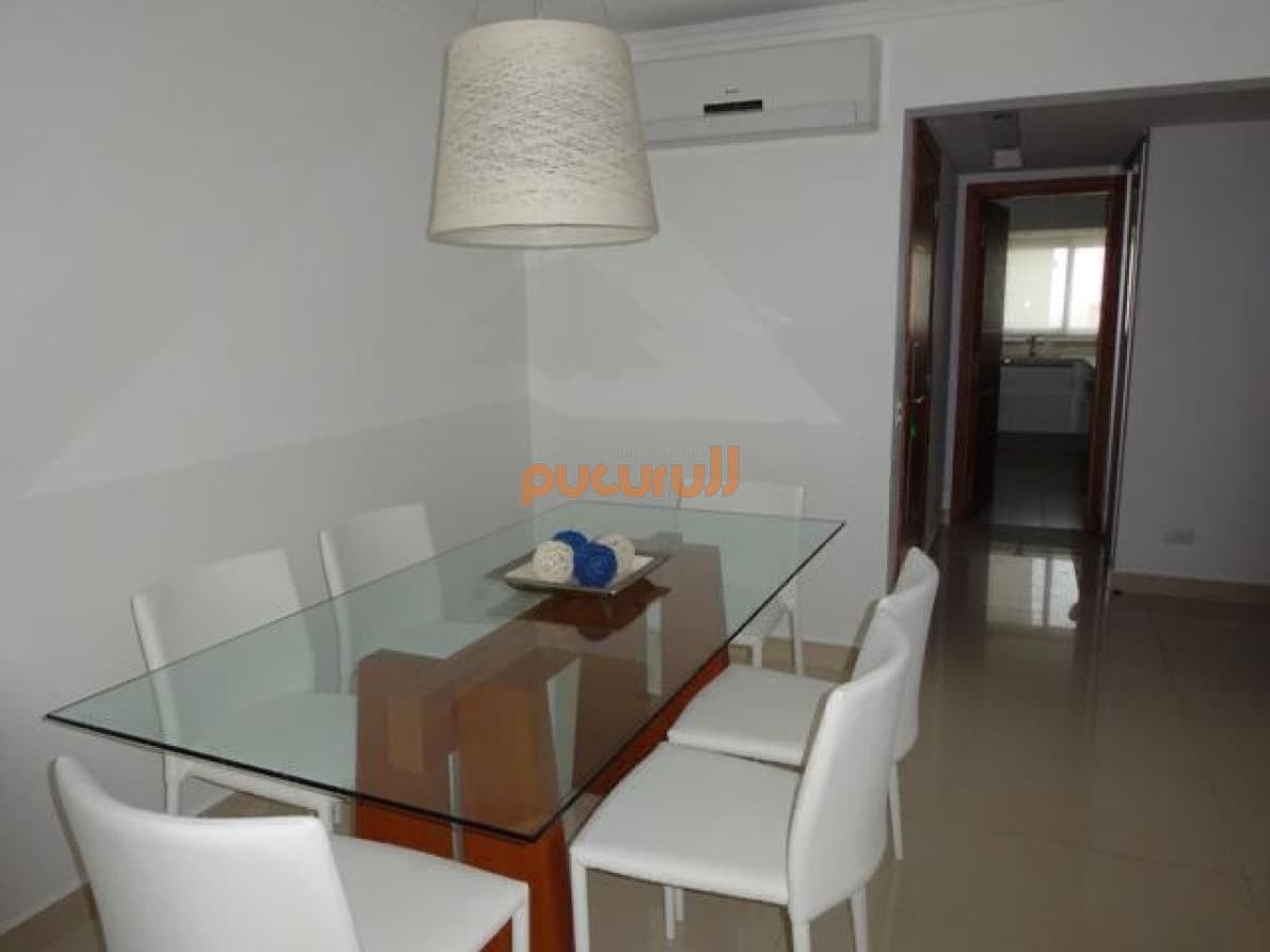 Alquiler Temporario de Apartamento de 2 dormitorio en Playa Mansa, Punta del Este.