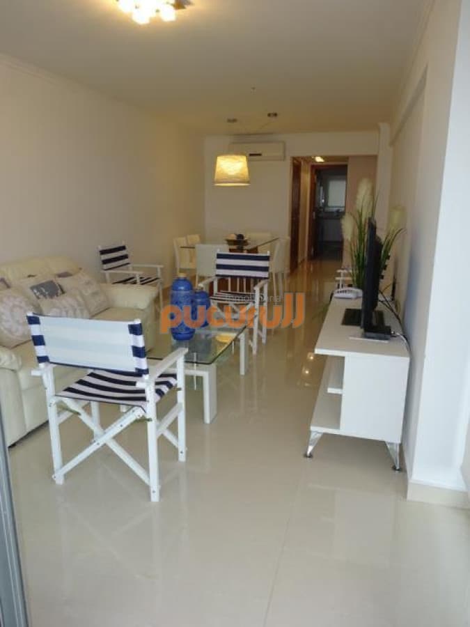 Alquiler Temporario de Apartamento de 2 dormitorio en Playa Mansa, Punta del Este.