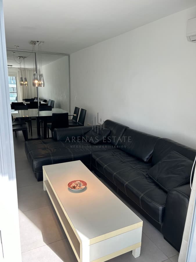 Apartamento de dos dormitorios en venta en Punta del Este