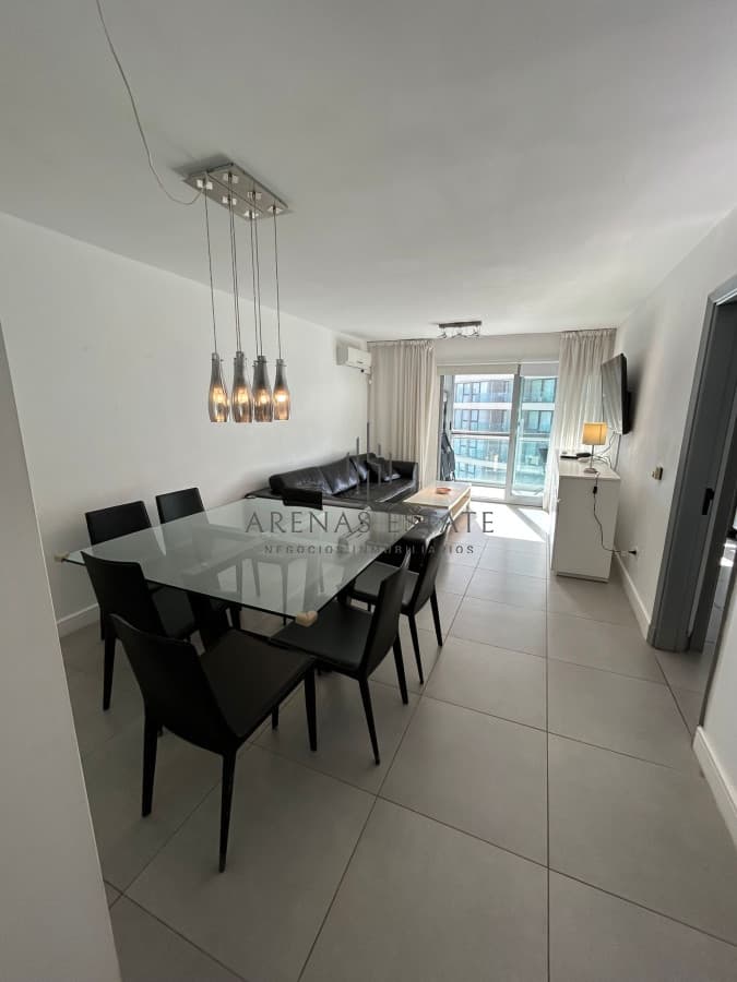 Apartamento de dos dormitorios en venta en Punta del Este
