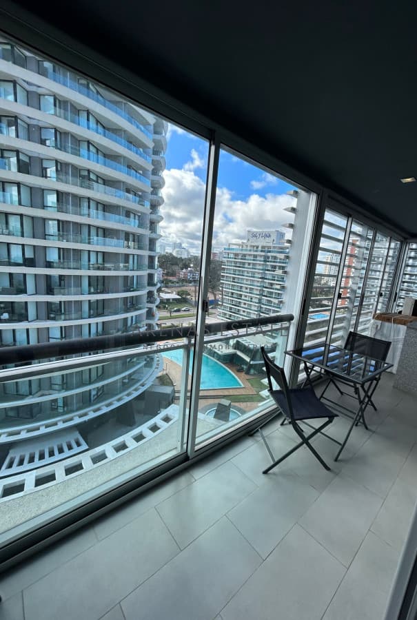 Apartamento de dos dormitorios en venta en Punta del Este