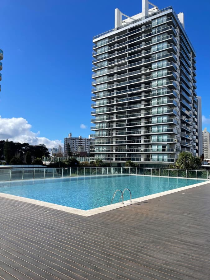 Apartamento de dos dormitorios en venta en Punta del Este