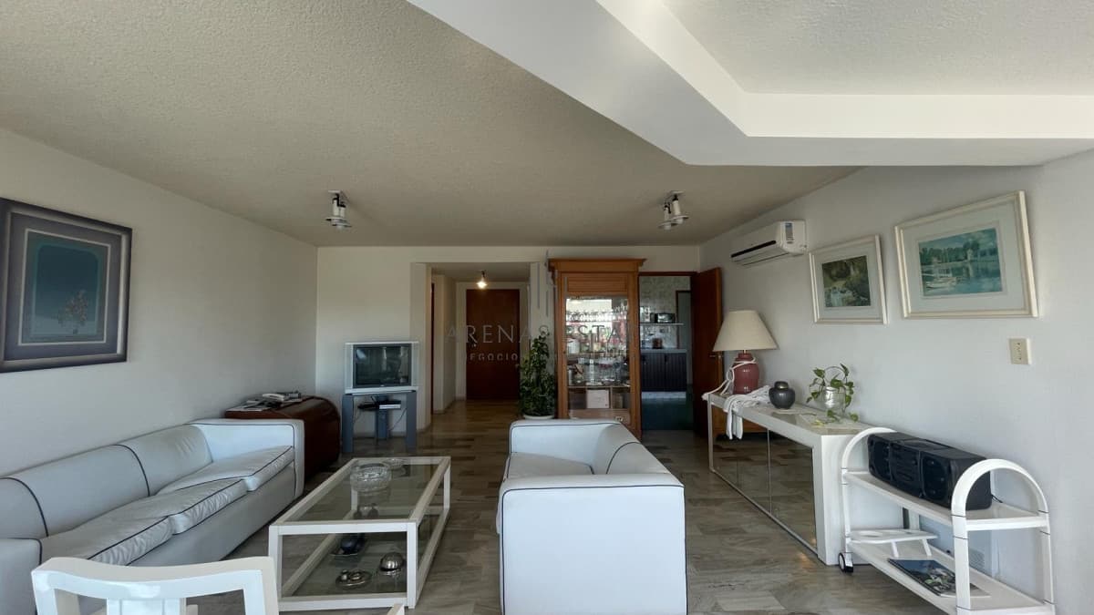 Apartamento ID.2775 - Venta de apartamento 3 dormitorios en Roosevelt, Punta del Este.