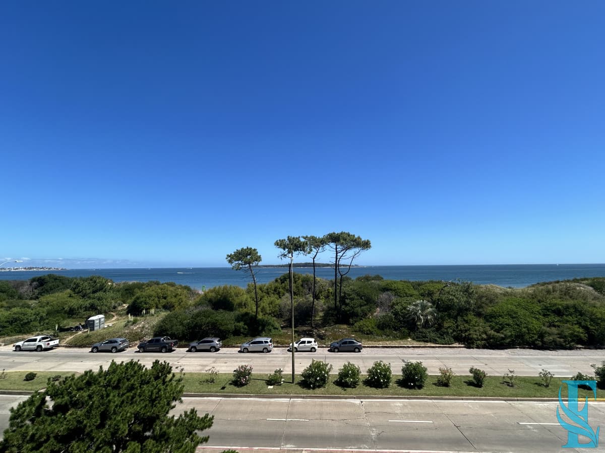 Venta de Apartamento de 4 dormitorios en Playa Mansa, Punta del Este