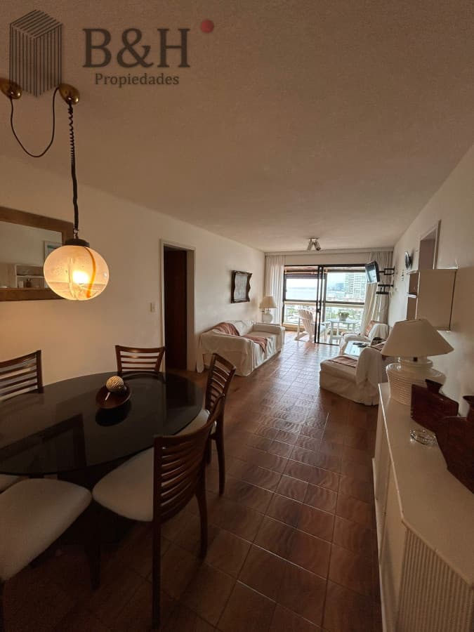 Alquiler Temporario de Apartamento 2 dormitorios en Playa Brava, Punta del Este.