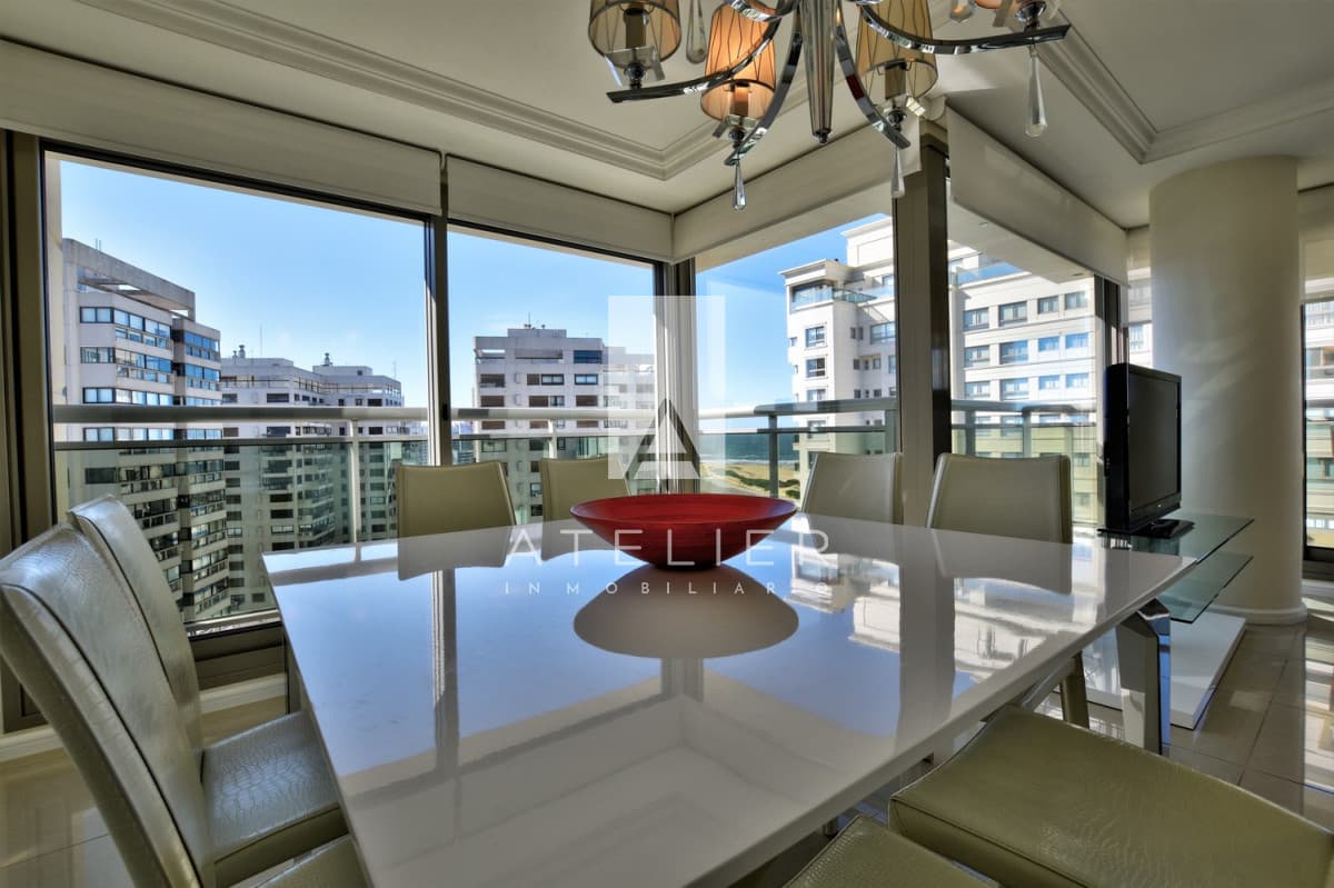 Venta de Apartamento, 2 dormitorios. Playa brava, Punta del Este.