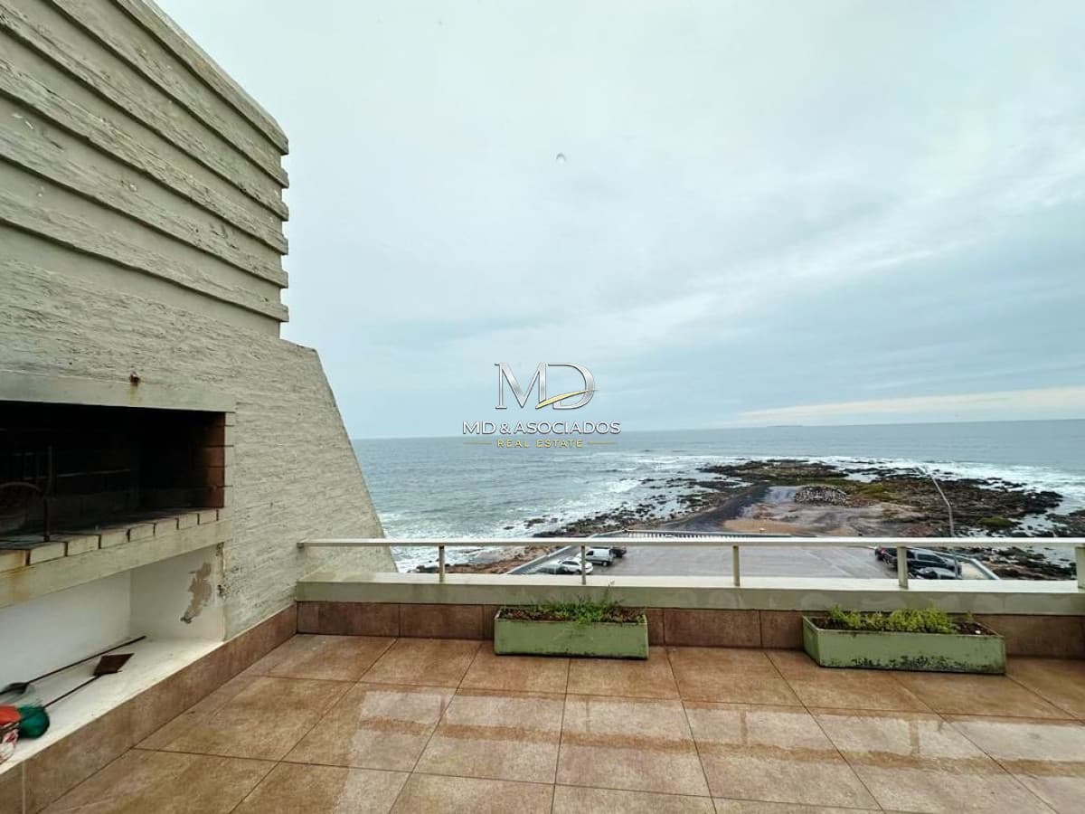 Muy lindo apartamento en Punta Vapor frente al mar. REF(7830)