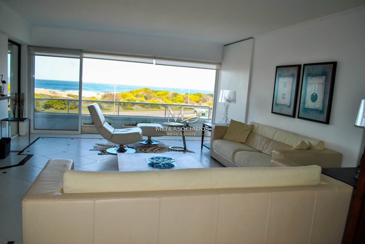 HERMOSO APARTAMENTO FRENTE A LA BRAVA REF: 7060