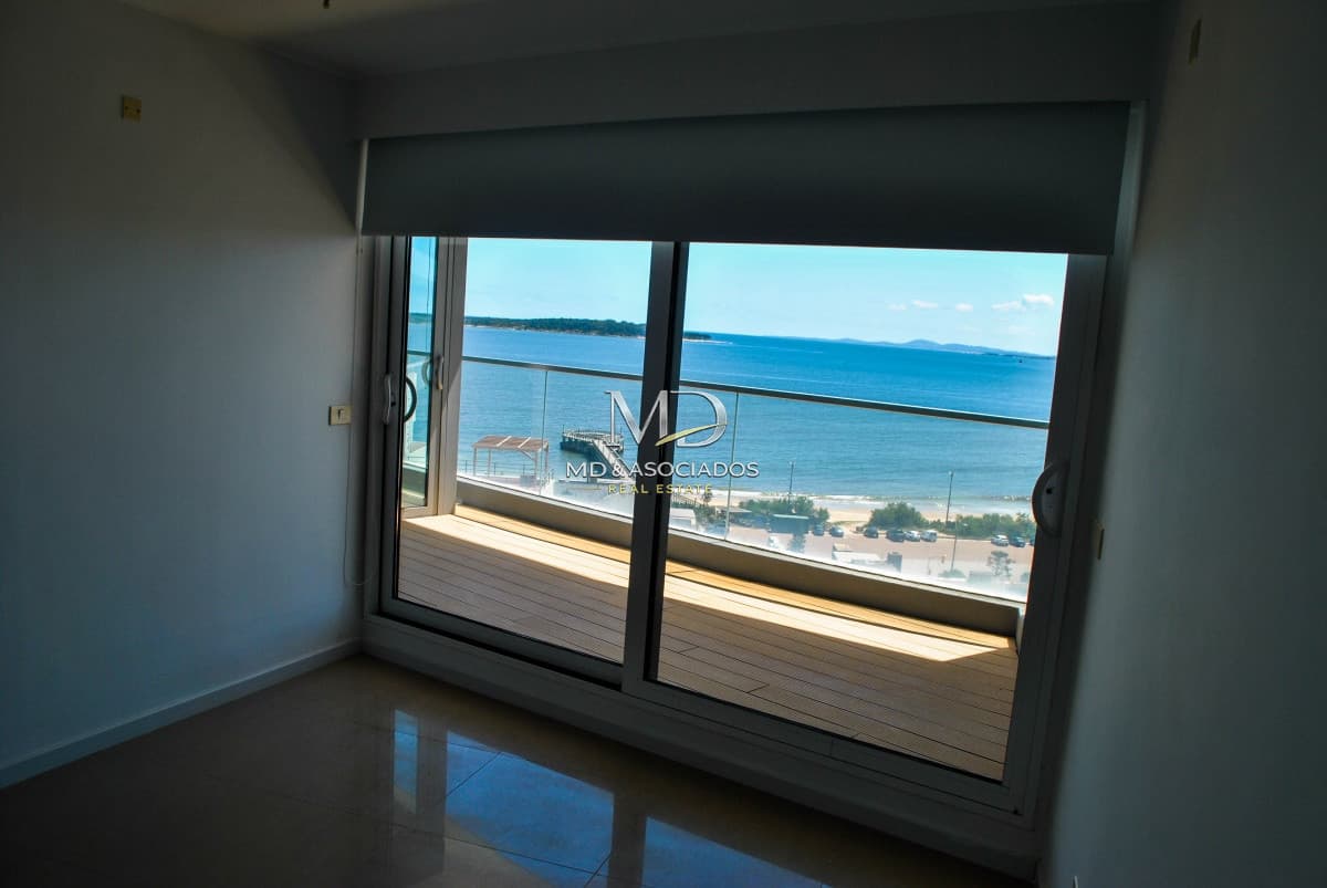 OPORTUNIDAD Apartamento 3 dormitorios en suite, con vista al mar
