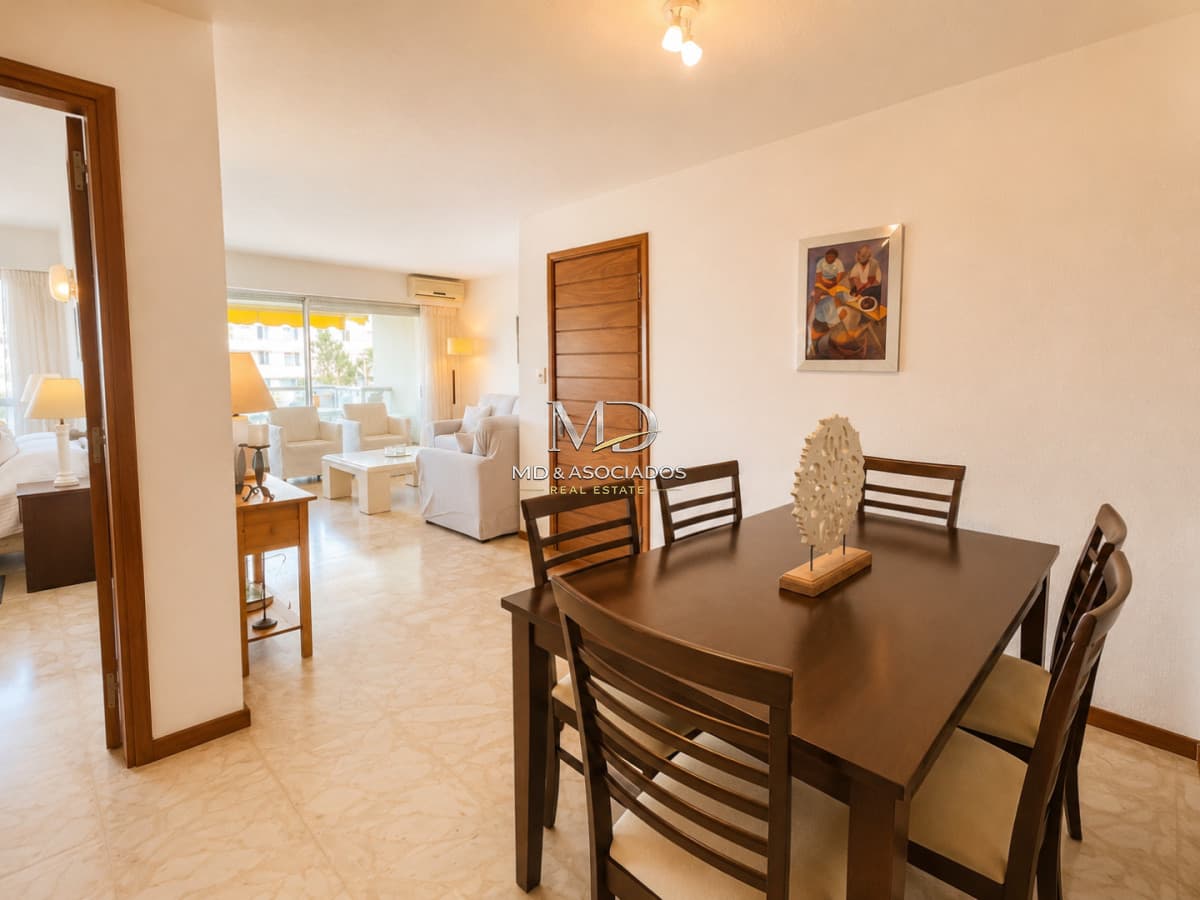 Lindo apartamento frente al mar en edificio Fragata. REF: (5577)