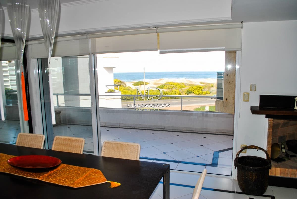 HERMOSO APARTAMENTO FRENTE A LA BRAVA REF: 7060