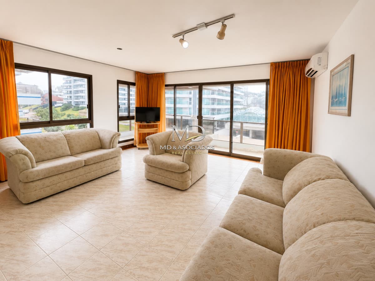 Espectacular departamento en Parada 6 de Playa Brava Reff: 8264