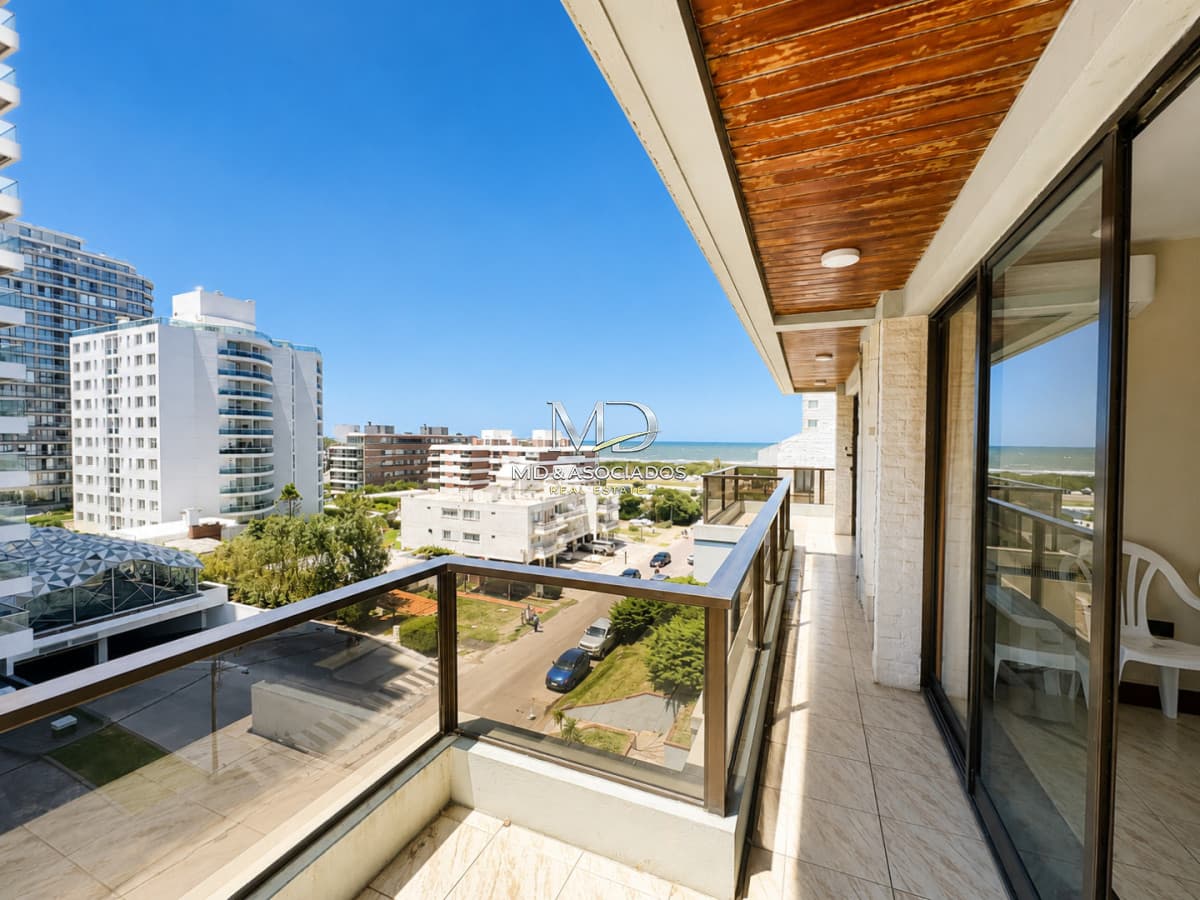 Moderno apartamento Carmar a 70 m del mar en Aidy Grill - Punta del Este. REF(8912)
