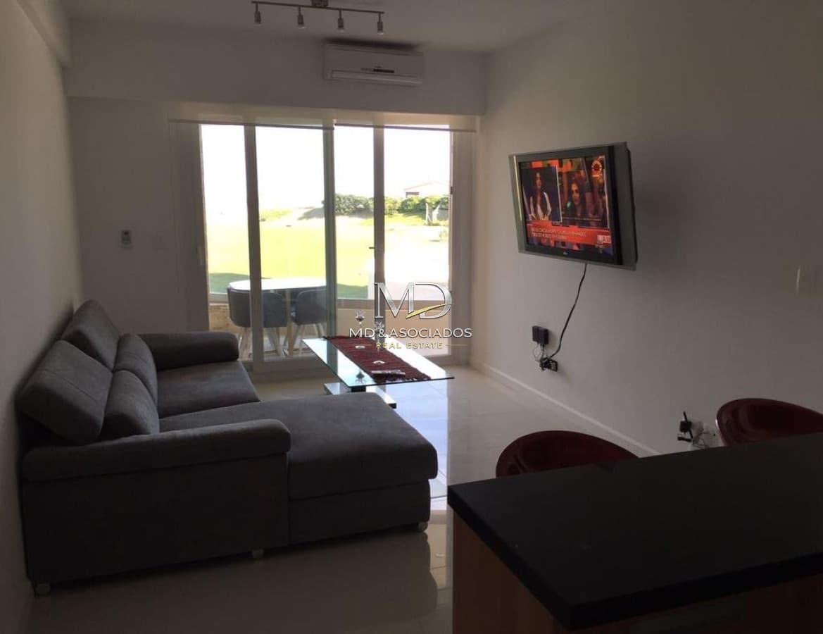 Lindo apartamento con vista al mar en edificio Azure Tower. REF(6057)