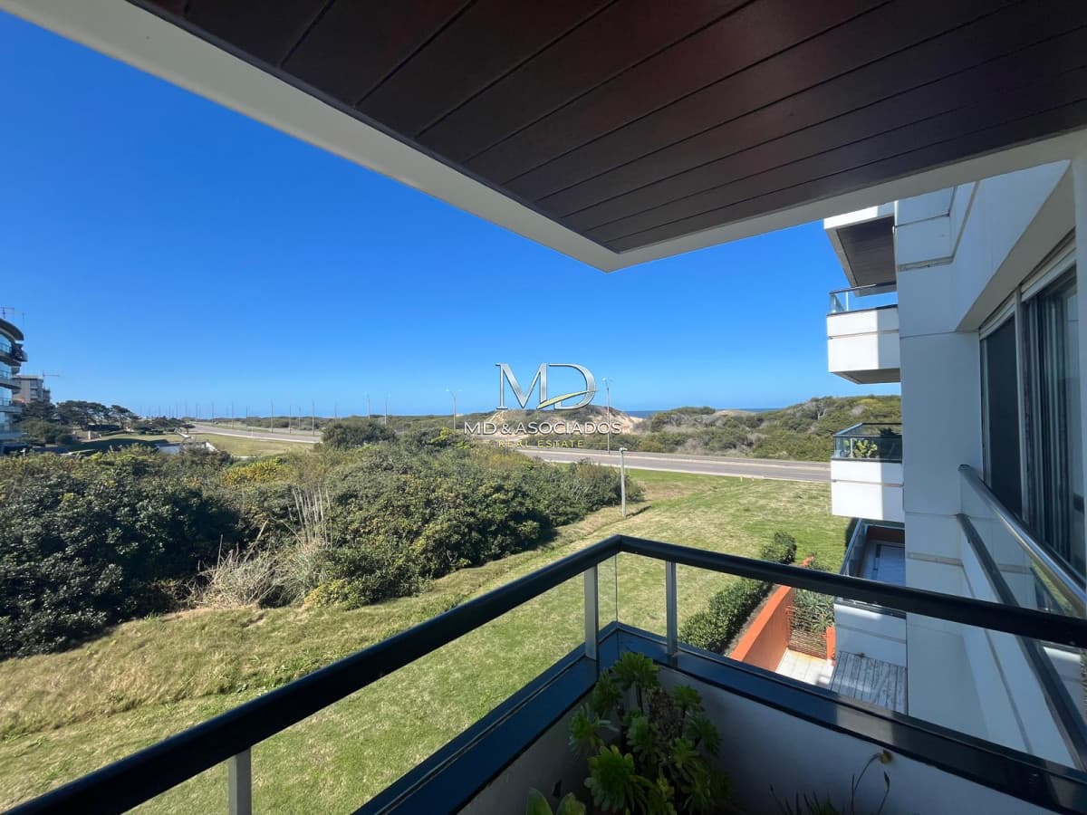 MUY LINDO APTO FRENTE AL MAR. REF 8033