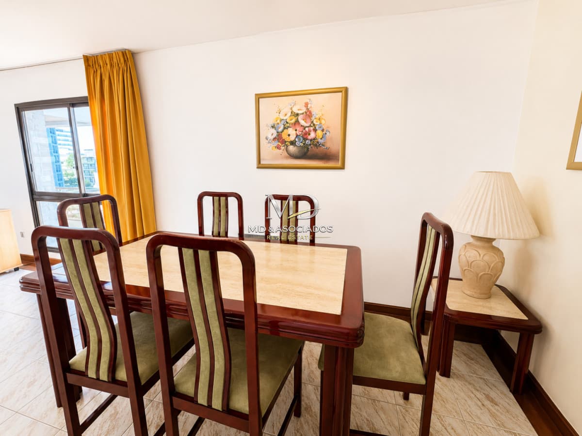 Apartamento 3 Dormitorios con 3 Baños a 70 metros del Mar - Aidy Grill, Punta del Este. REF(8998)