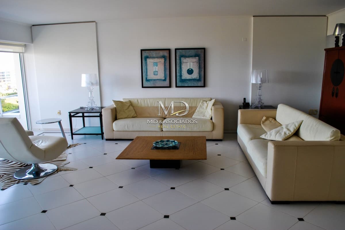 HERMOSO APARTAMENTO FRENTE A LA BRAVA REF: 7060