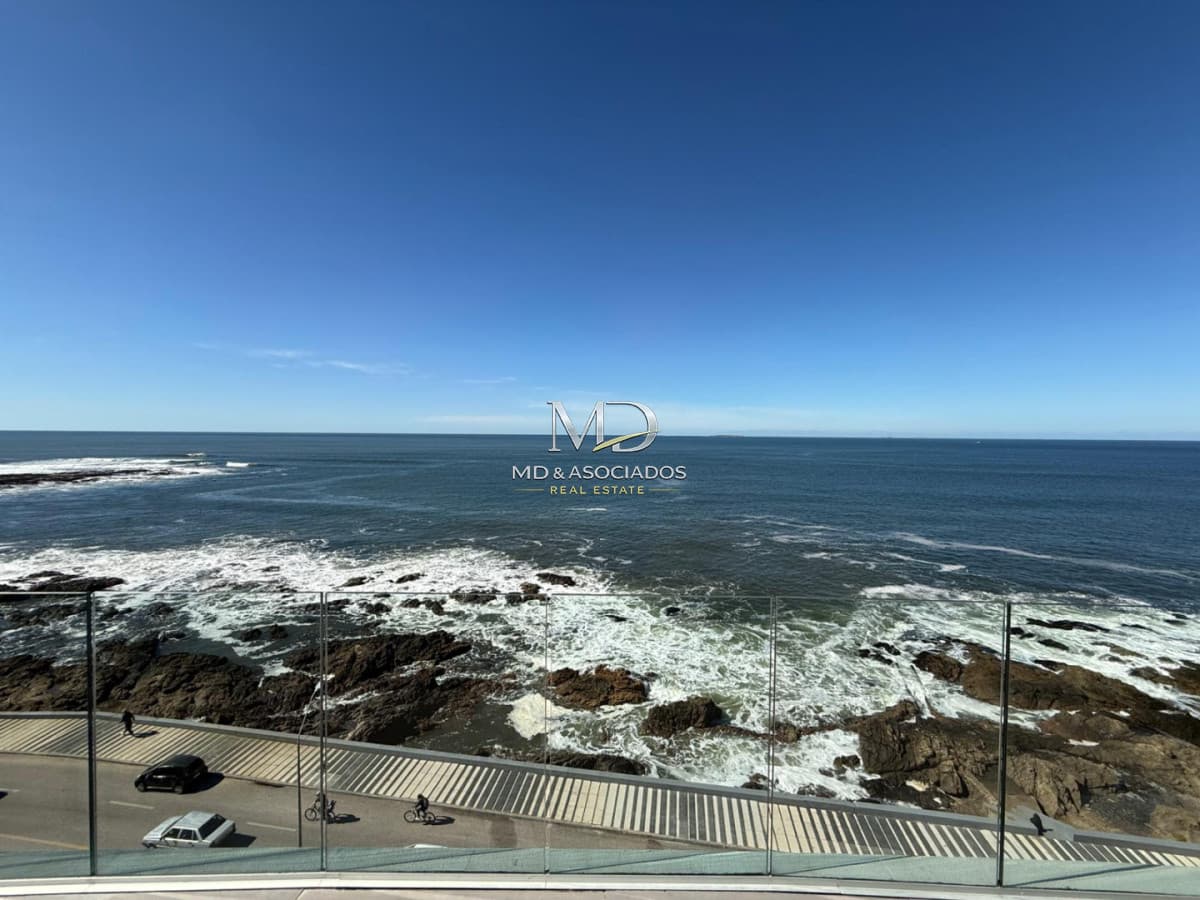 Penthouse frente al mar con terraza exclusiva, jacuzzi y vista única en Península 🌊